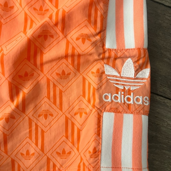 ADIDAS ORIGINALS - NWOT Monochrome Orange & White Shorts - Size Small - Picture 4 of 4
